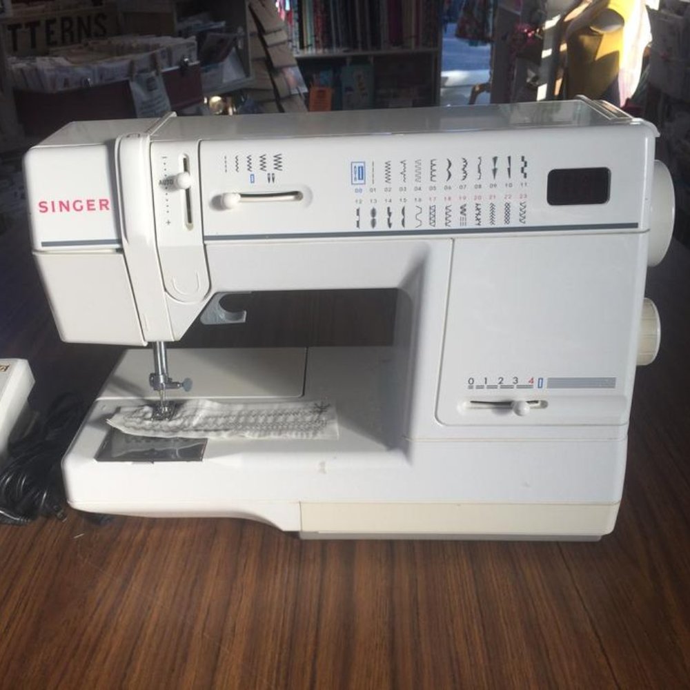 Singer Sewing Machine, Model 9224